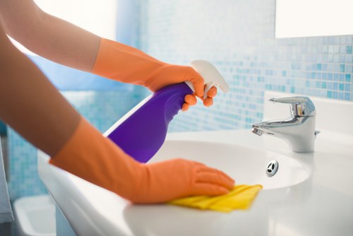 Regular cleaning for a modern SE16 apartment interior