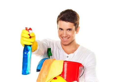 Local oven cleaner working in a SE16 kitchen near Surrey Quays